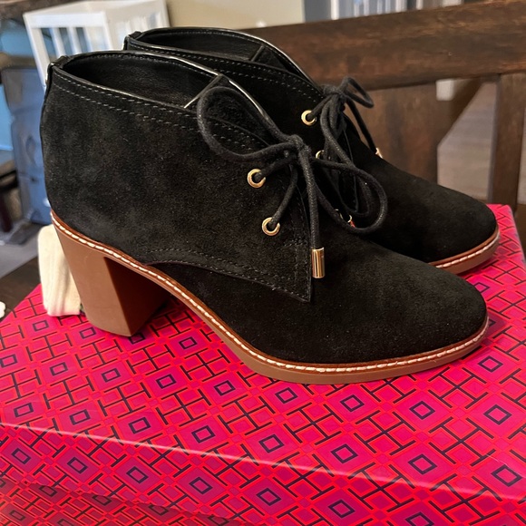 Tory Burch black suede Hilary heeled bootie - Picture 5 of 9